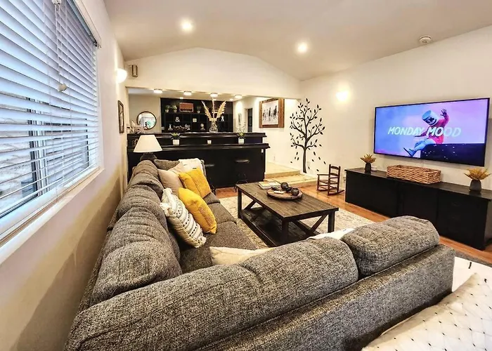 Stylish 4 Bedroom Home Near Venice Beach With Backyard Bbq