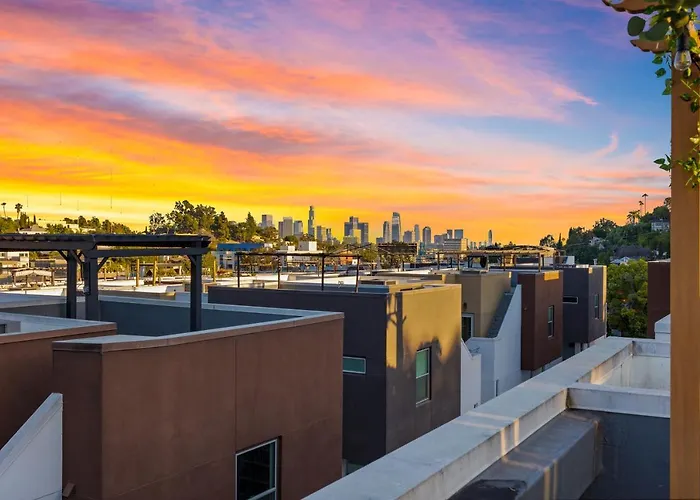 Chic Silver Lake Oasis With Breathtaking City Skyline Views, Private Rooftop & Garage