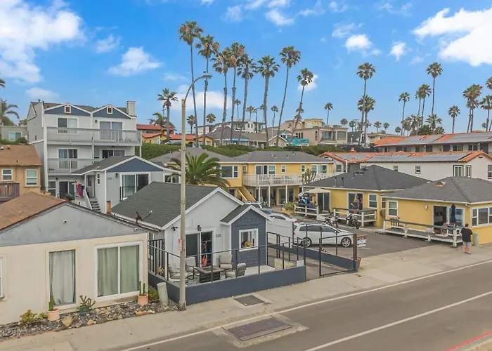 The Strand Beachfront Retreat - 2Bd Ocean View Condo, Sleeps 6