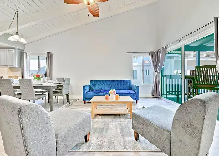 Balboa Peninsula Hidden Gem With Private Balcony & Stunning Views
