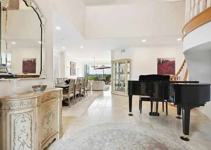 Exquisite Panoramic View Estate